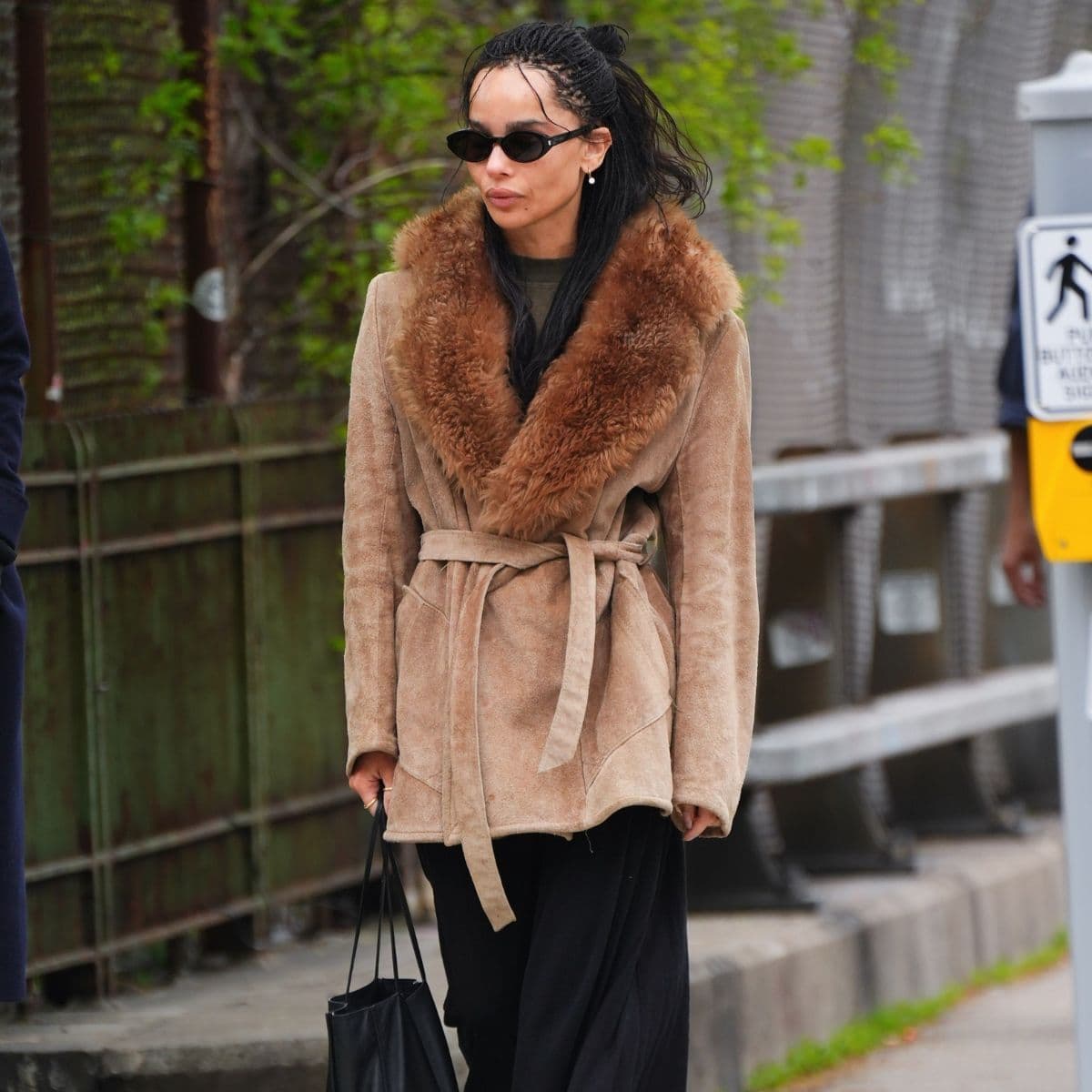  As Comfortable as Leggings, As Chic as Jeans—The Trouser Trend That Will Be Everywhere This Summer 