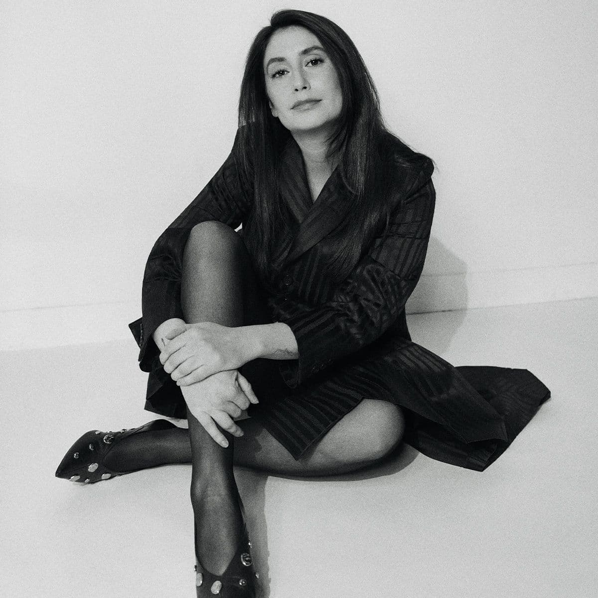  Meet Charly Clive, the Breakout Star of HBO's Rooster, Who Loves Vintage Shopping 