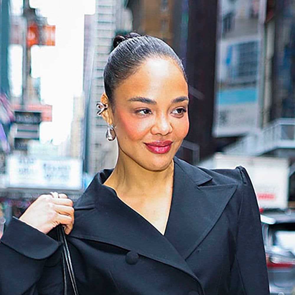 This Is the Pant Style to Wear With 2026's Most Popular Blazer Trend