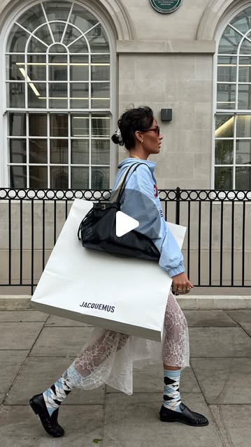 Unboxing the bag of the summer - for the beach and everyday, it will be glued to my arm. ⛱️